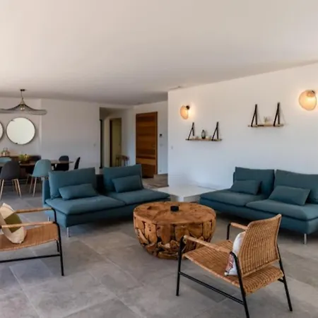 Anaiak Villa *