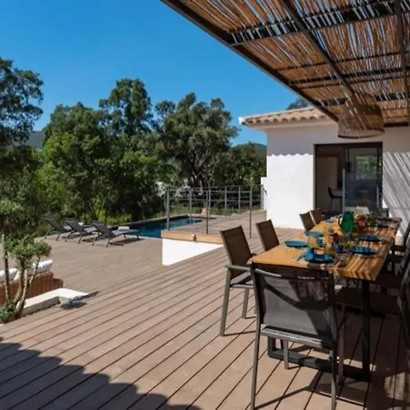 Anaiak Villa *